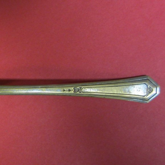 EARLY 1900'S SHEFFIELD PLATE COLD MEAT FORK W/GOLD TONE & ETCH OF HEART & FLOWER - Picture 3 of 9